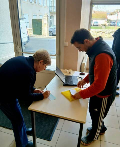 D37644d1 b61f 4147 90f0 08fef68c3a2a